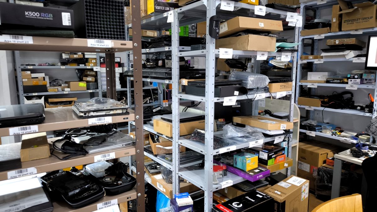 Warehouse Assistant — Comp Master